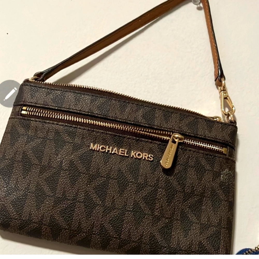 Michael Kors wristlet